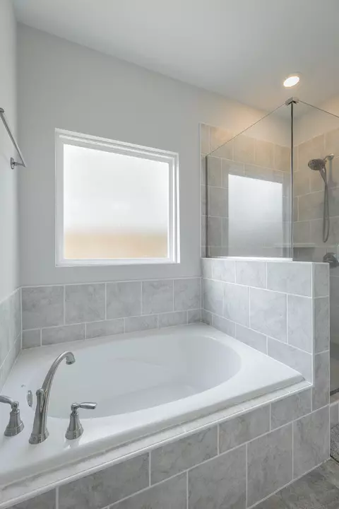 Bath - 1714 Buttonwood Loop, Chattanooga, TN 37421 photo 6 of 9