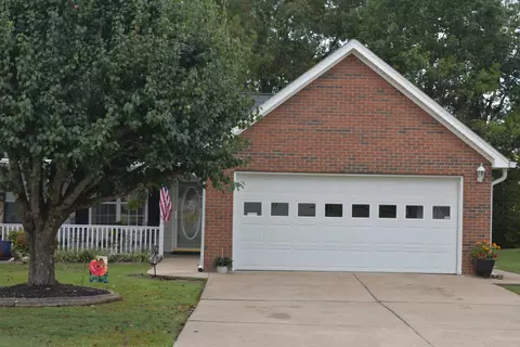 84 Yellow Brick Rd, Rossville, GA 30741