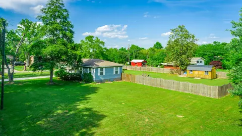 61 Cedar Ln, Trenton, GA 30752