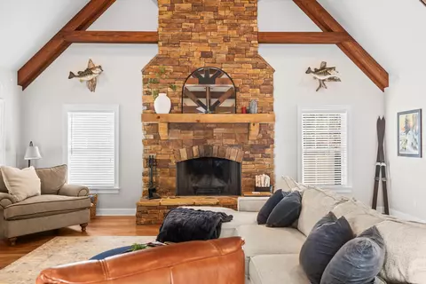 Living - 151 Daffron Rd, Ringgold, GA 30736 photo 3 of 4