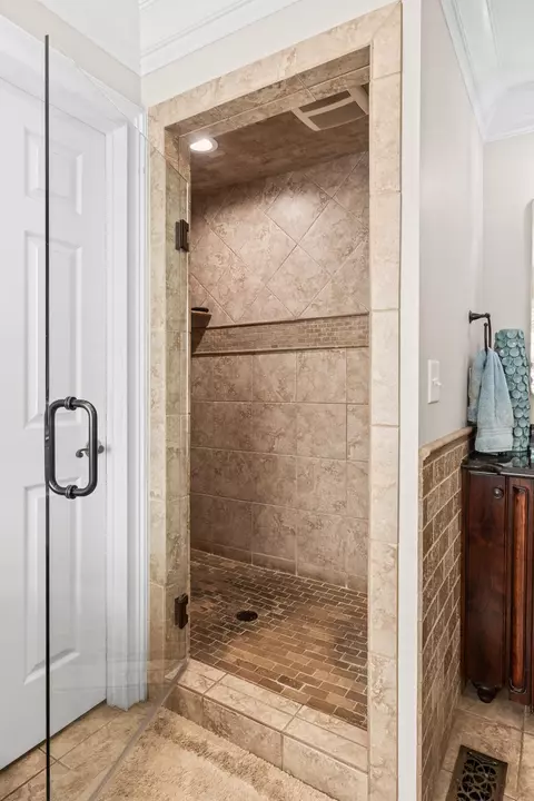 Bath - 151 Daffron Rd, Ringgold, GA 30736 photo 6 of 7