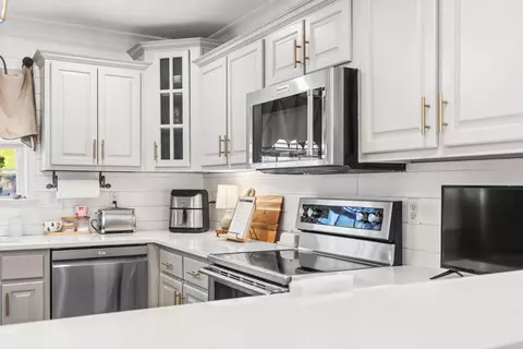 Kitchen - 151 Daffron Rd, Ringgold, GA 30736 photo 4 of 7