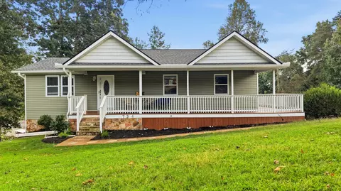 734 Crestridge Dr, Rossville, GA 30741