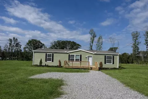 218 Community Dr, Madisonville, TN 37354