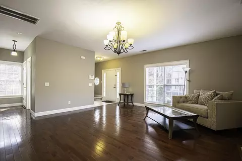 Living - 1344 Springview Dr, Chattanooga, TN 37421 photo 2 of 5