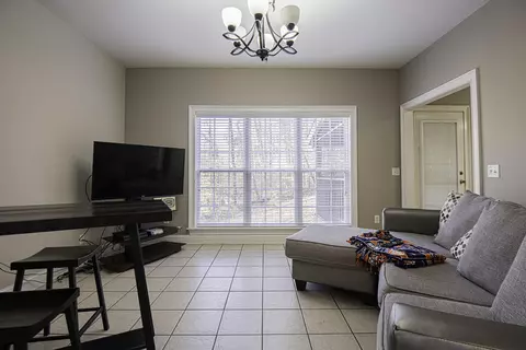 Living - 1344 Springview Dr, Chattanooga, TN 37421 photo 4 of 5