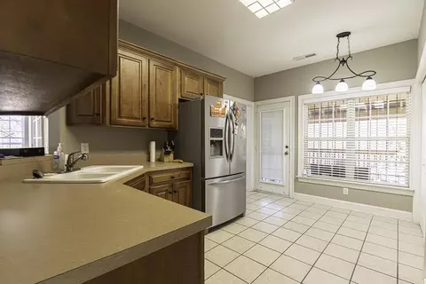 Kitchen - 1344 Springview Dr, Chattanooga, TN 37421 photo 2 of 4