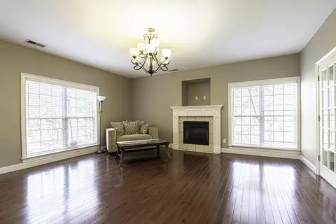Living - 1344 Springview Dr, Chattanooga, TN 37421 photo 3 of 5
