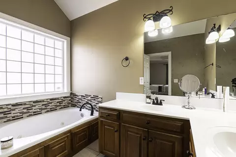 Bath - 1344 Springview Dr, Chattanooga, TN 37421 photo 4 of 4