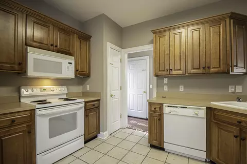 Kitchen - 1344 Springview Dr, Chattanooga, TN 37421 photo 3 of 4