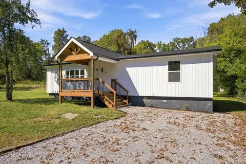 319 Farmland Dr, Rossville, GA 30741