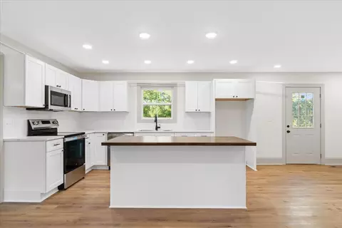 Kitchen - 137 Meadow Brook Dr, Rock Spring, GA 30739 photo 3 of 5