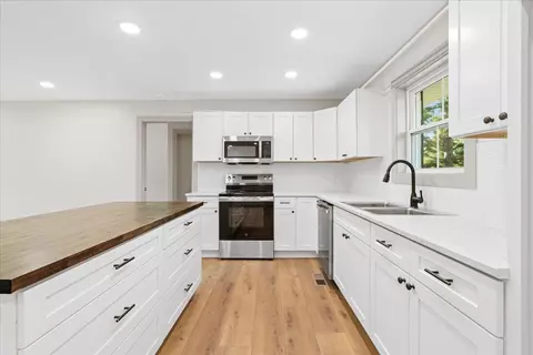 Kitchen - 137 Meadow Brook Dr, Rock Spring, GA 30739 photo 4 of 5
