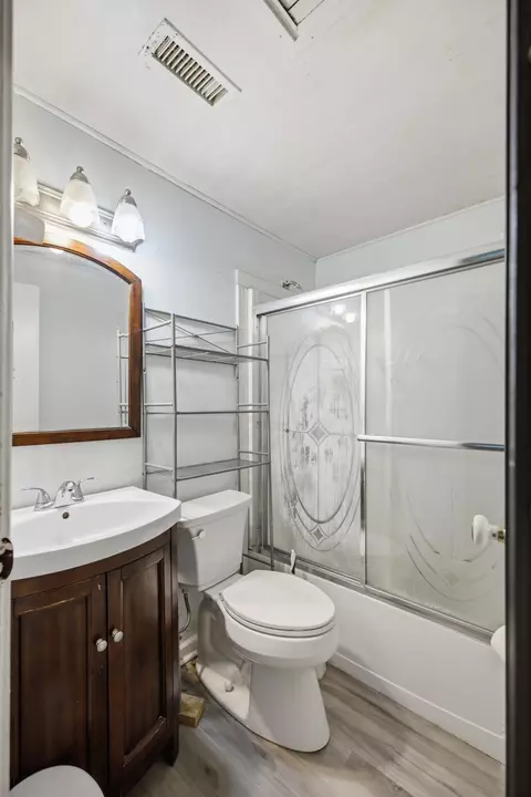 Bath - 705 Burchfield Ave, Dalton, GA 30721 photo 1 of 1