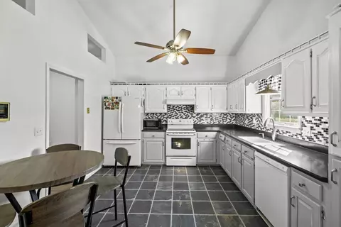 Kitchen - 331 Bethany Dr, Dalton, GA 30721 photo 2 of 4