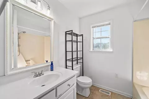 Bath - 331 Bethany Dr, Dalton, GA 30721 photo 5 of 7