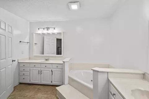 Bath - 331 Bethany Dr, Dalton, GA 30721 photo 2 of 7