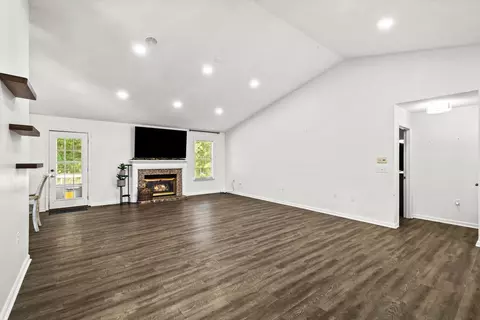 Living - 331 Bethany Dr, Dalton, GA 30721 photo 2 of 3