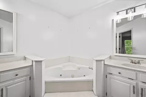 Bath - 331 Bethany Dr, Dalton, GA 30721 photo 1 of 7