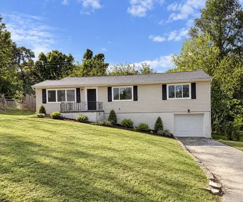 375 Greens Lake Cir, Rossville, GA 30741