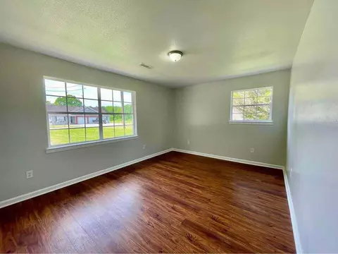 Living - 505 507 Graham Cir, Rock Spring, GA 30739 photo 5 of 5