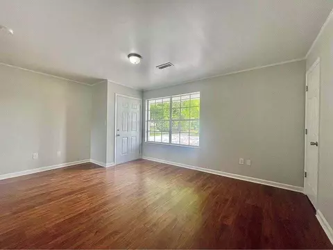 Living - 505 507 Graham Cir, Rock Spring, GA 30739 photo 2 of 5
