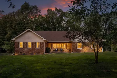 1008 Crown Point Rd W, Signal Mountain, TN 37377