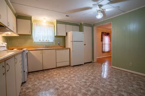Kitchen - 3660 County Road 45, Stevenson, AL 35772 photo 1 of 2