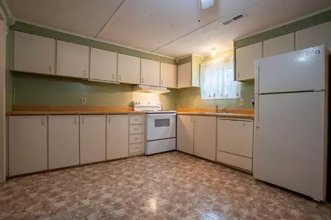 Kitchen - 3660 County Road 45, Stevenson, AL 35772 photo 2 of 2