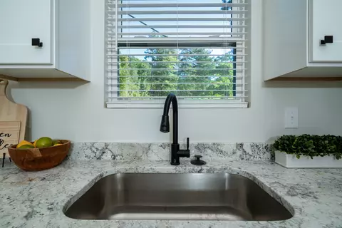 Kitchen - 186 Mohawk Trl, Ringgold, GA 30736 photo 2 of 2