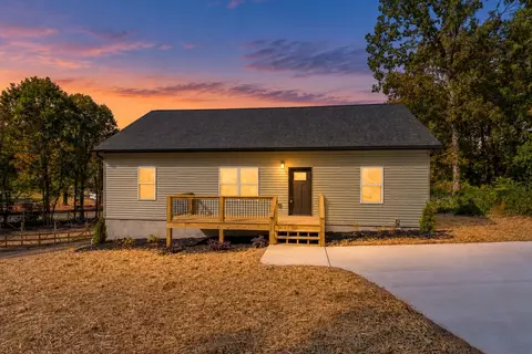 222 Hillandale Dr, Athens, TN 37303