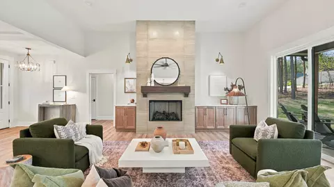 Living - 4000 Crockett, Jasper, TN 37347 photo 1 of 4