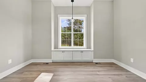 Living - 4000 Crockett, Jasper, TN 37347 photo 4 of 4