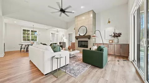 Living - 4000 Crockett, Jasper, TN 37347 photo 3 of 4