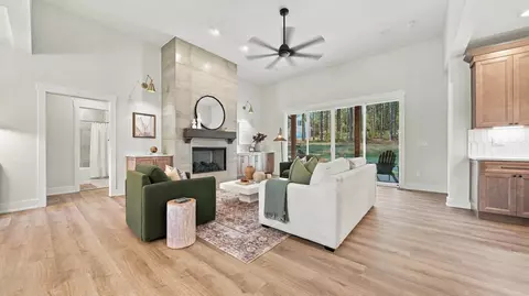 Living - 4000 Crockett, Jasper, TN 37347 photo 2 of 4