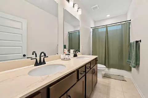 Bath - 32 Willow Cir, Rock Spring, GA 30739 photo 2 of 4