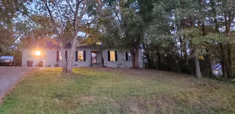 2208 Lyons Ln, Soddy Daisy, TN 37379