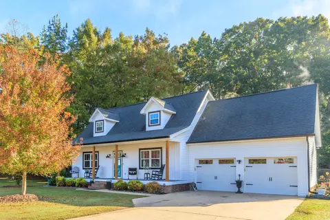 10020 Hunter Trace Dr, Soddy Daisy, TN 37379