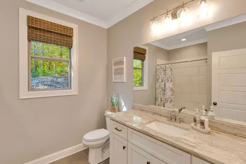 Bath - 8817 Pine Ridge Rd, Ooltewah, TN 37363 photo 5 of 8