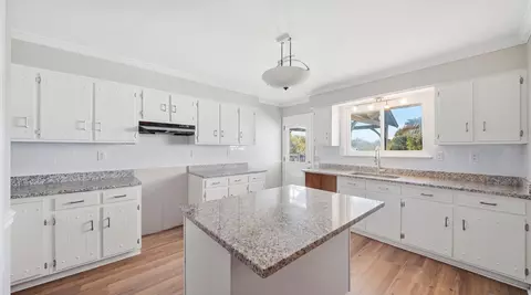 Kitchen - 49 Stuart Rd, Fort Oglethorpe, GA 30742 photo 1 of 5