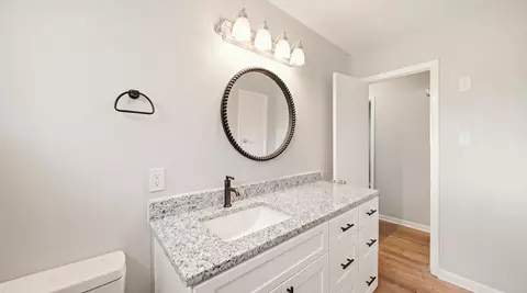 Bath - 49 Stuart Rd, Fort Oglethorpe, GA 30742 photo 2 of 5
