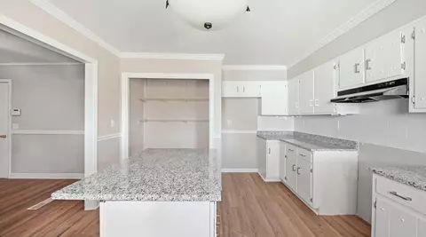 Kitchen - 49 Stuart Rd, Fort Oglethorpe, GA 30742 photo 4 of 5