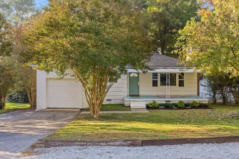 727 Cherokee Trl, Rossville, GA 30741