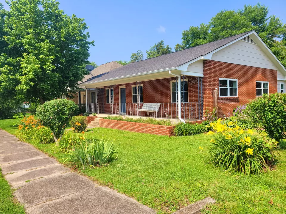  300 Ohio Ave, Etowah, TN 37331 photo 3