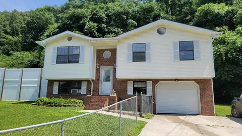 415 Watercress Dr, Rossville, GA 30741