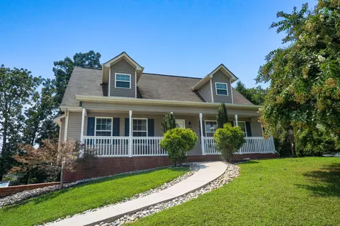6121 Saab Dr, Ooltewah, TN 37363