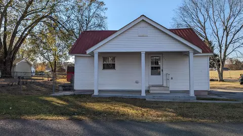 423 Manilla Rd, Englewood, TN 37329