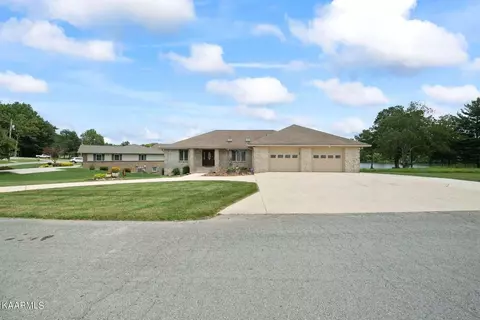 1246 Arrowhead Dr, Crossville, TN 38572