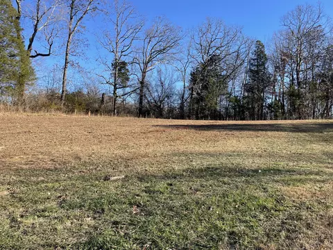 363 Shadows Lawn Dr, Athens, TN 37303