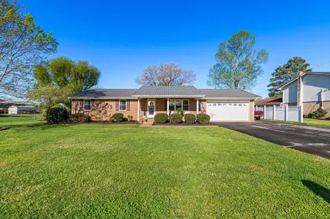 1012 Clearmont Dr, Etowah, TN 37331